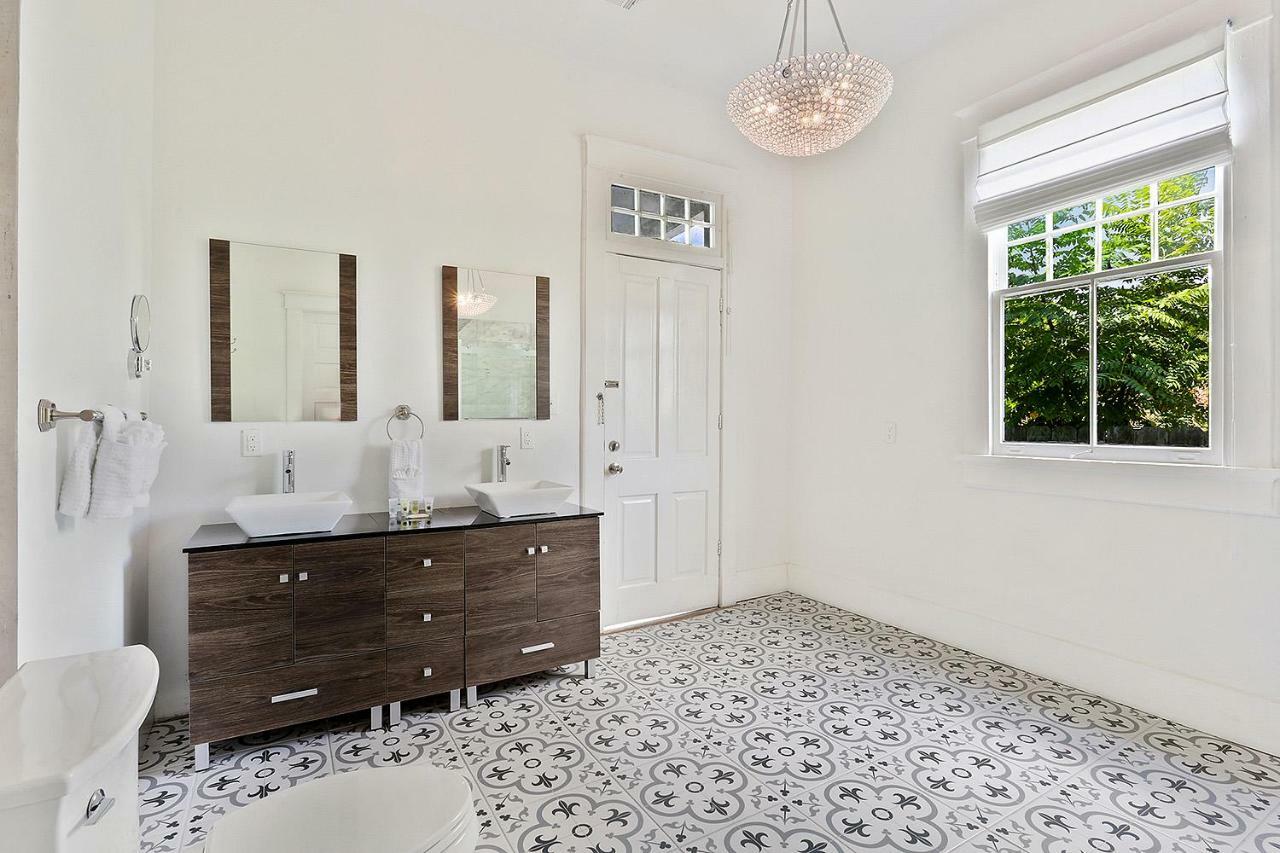 Modern Victorian House With Relaxing Courtyard Villa New Orleans Buitenkant foto